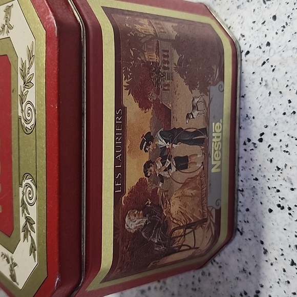 Vintage 1996 NESTLE "LES LAURIERS" Candy Tin- Advertising - The Tin Box Company - Picture 3 of 7